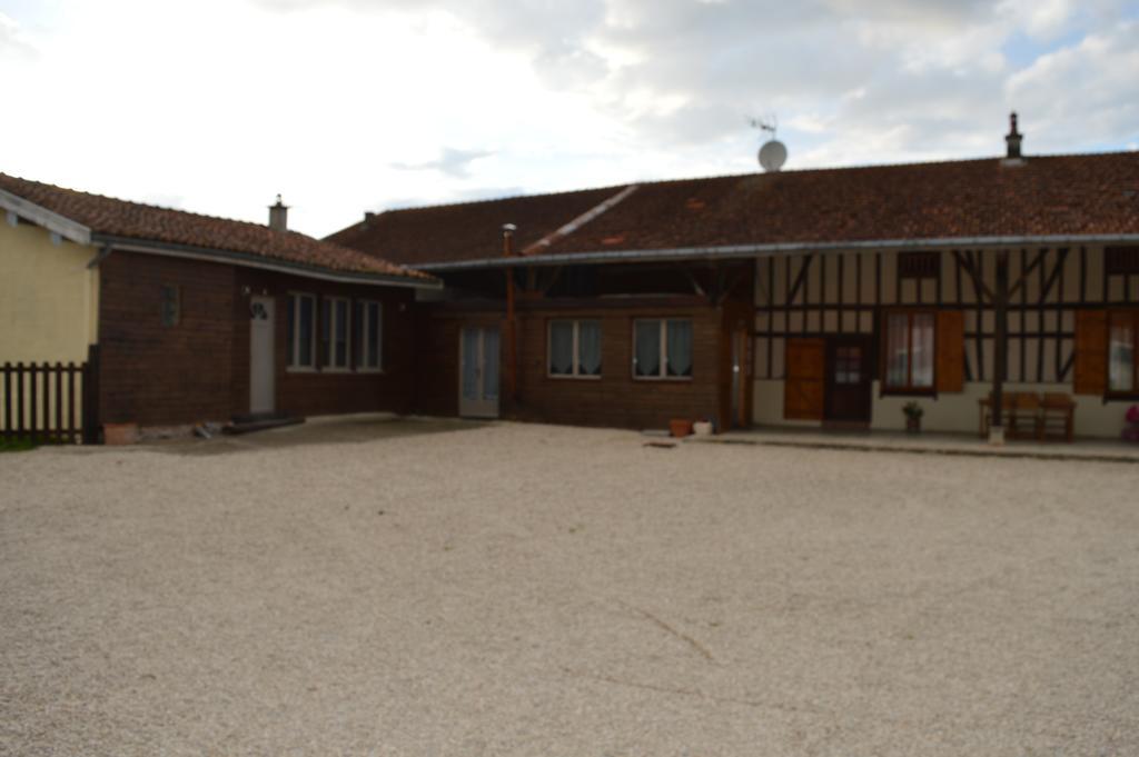 Au Passage Des Grues Bed and Breakfast Drosnay Eksteriør billede