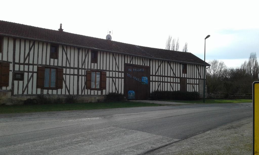 Au Passage Des Grues Bed and Breakfast Drosnay Eksteriør billede